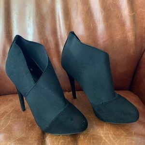 Jessica Simpson black short booties
